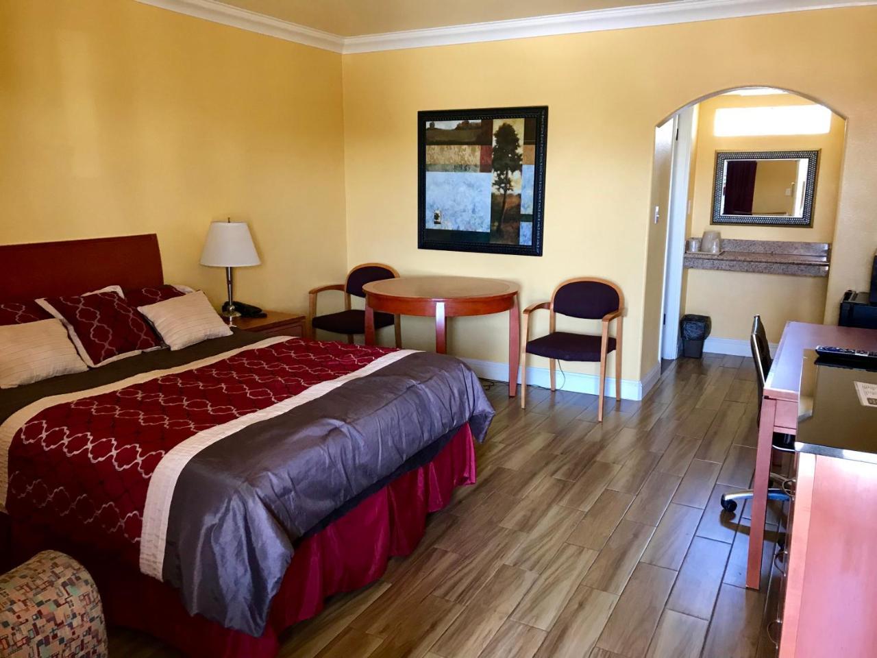Town & Country Motel Livingston Экстерьер фото